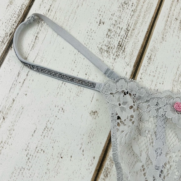 Victoria’s Secret Dream Angels Shine Strap V-String Thong Pantie Medium - Picture 4 of 8